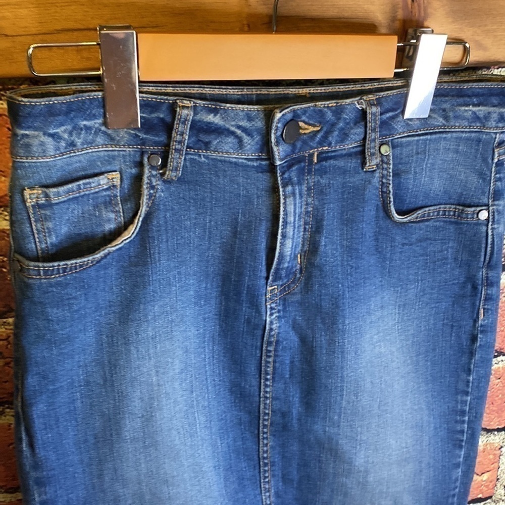 Calvin Klein Medium Wash Pencil Jean Skirt Size 27 - Picture 4 of 12